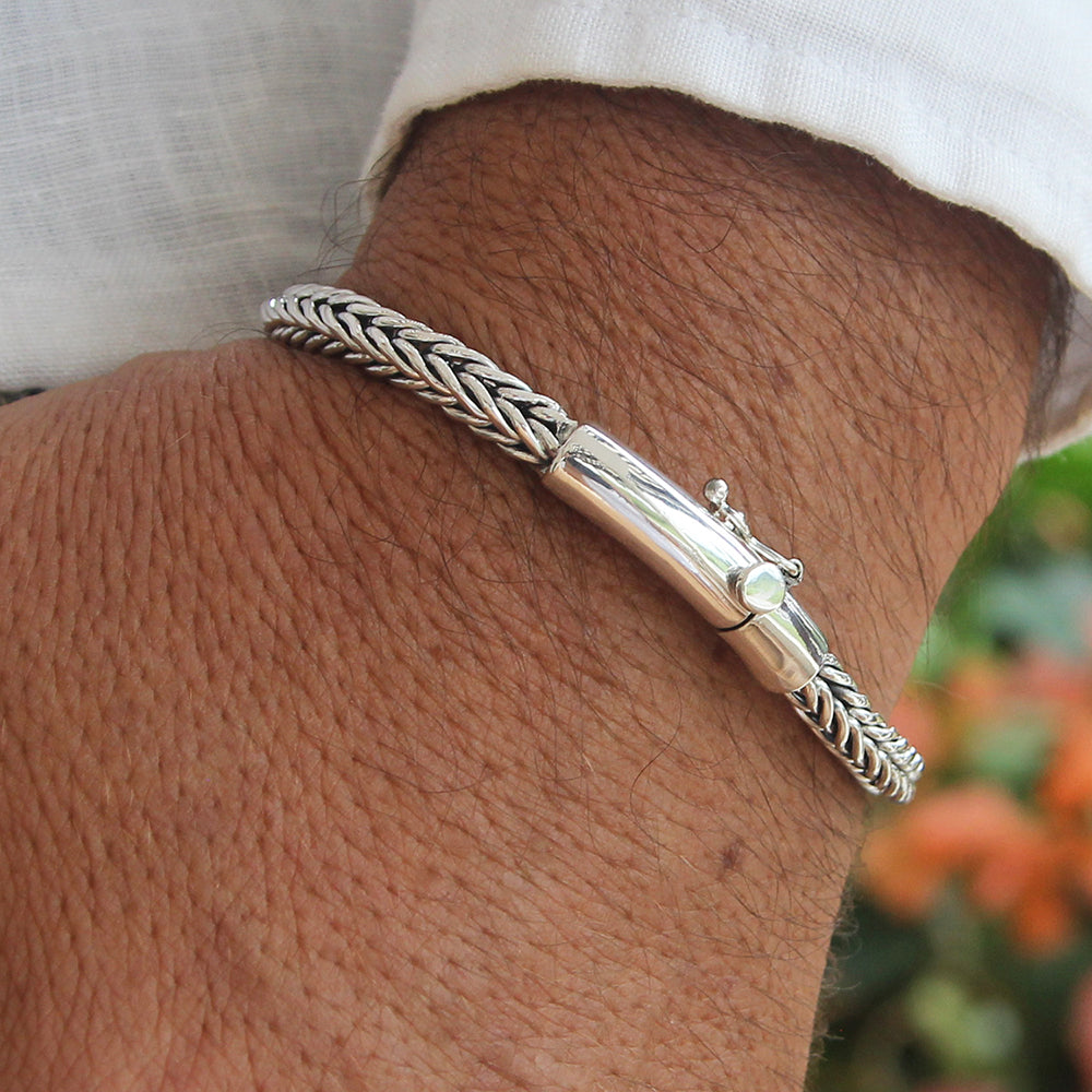 Slithering Silver | The Tool Store