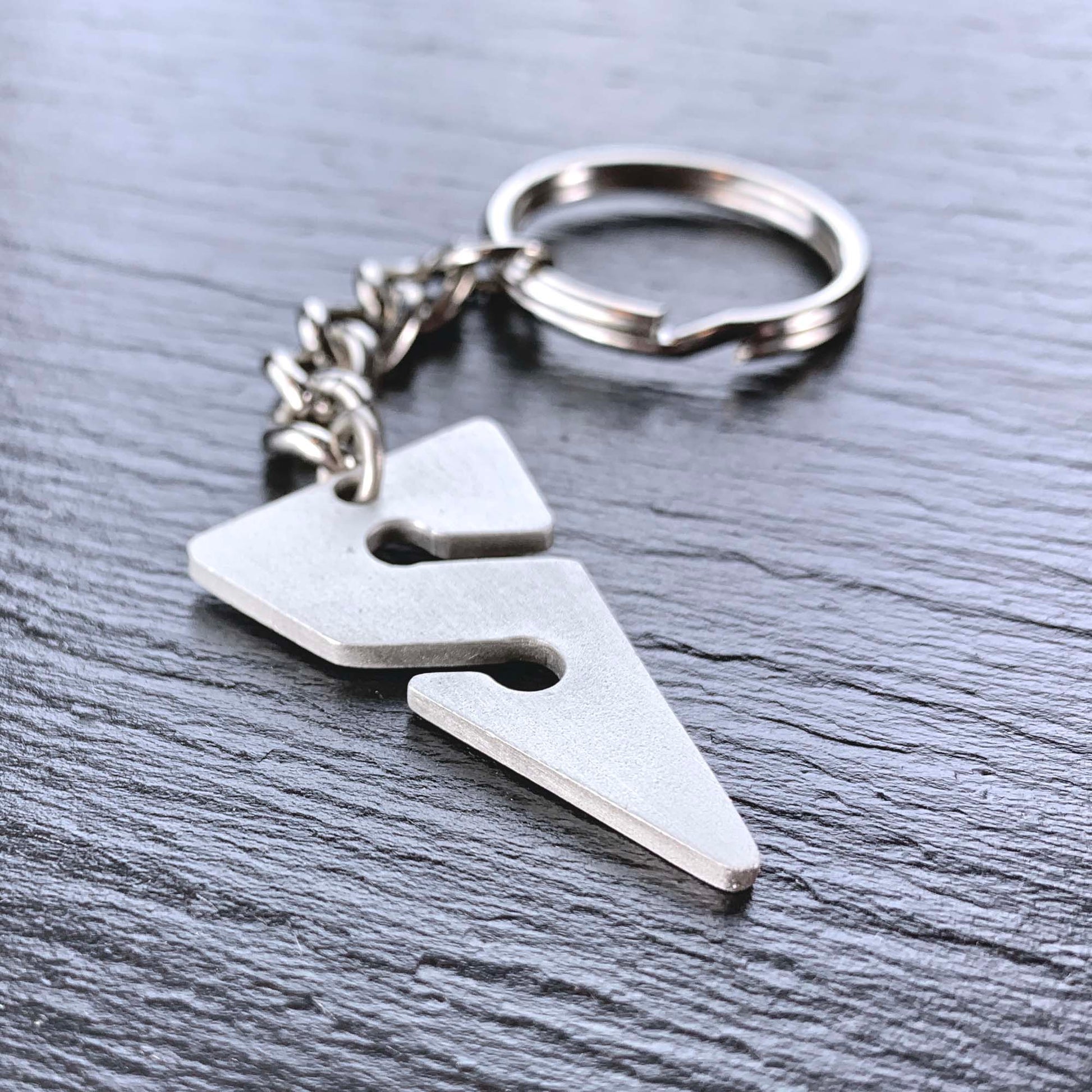 Line Arrow Keychain for Women and Men- Cave Diver Gifts for Women and Men, Line Arrow Pewter Key Chain, Gifts for Cave Divers - The Tool Store