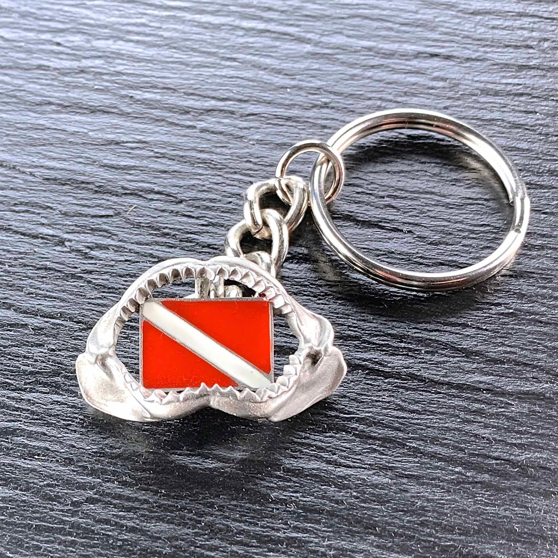 Shark Jaw Key Chain for Men and Women - Shark Tooth Key Fob, Scuba Diving Key Chains, Shark Tooth Charm with Dive Flag, Gifts for Shark Lovers - The Tool Store