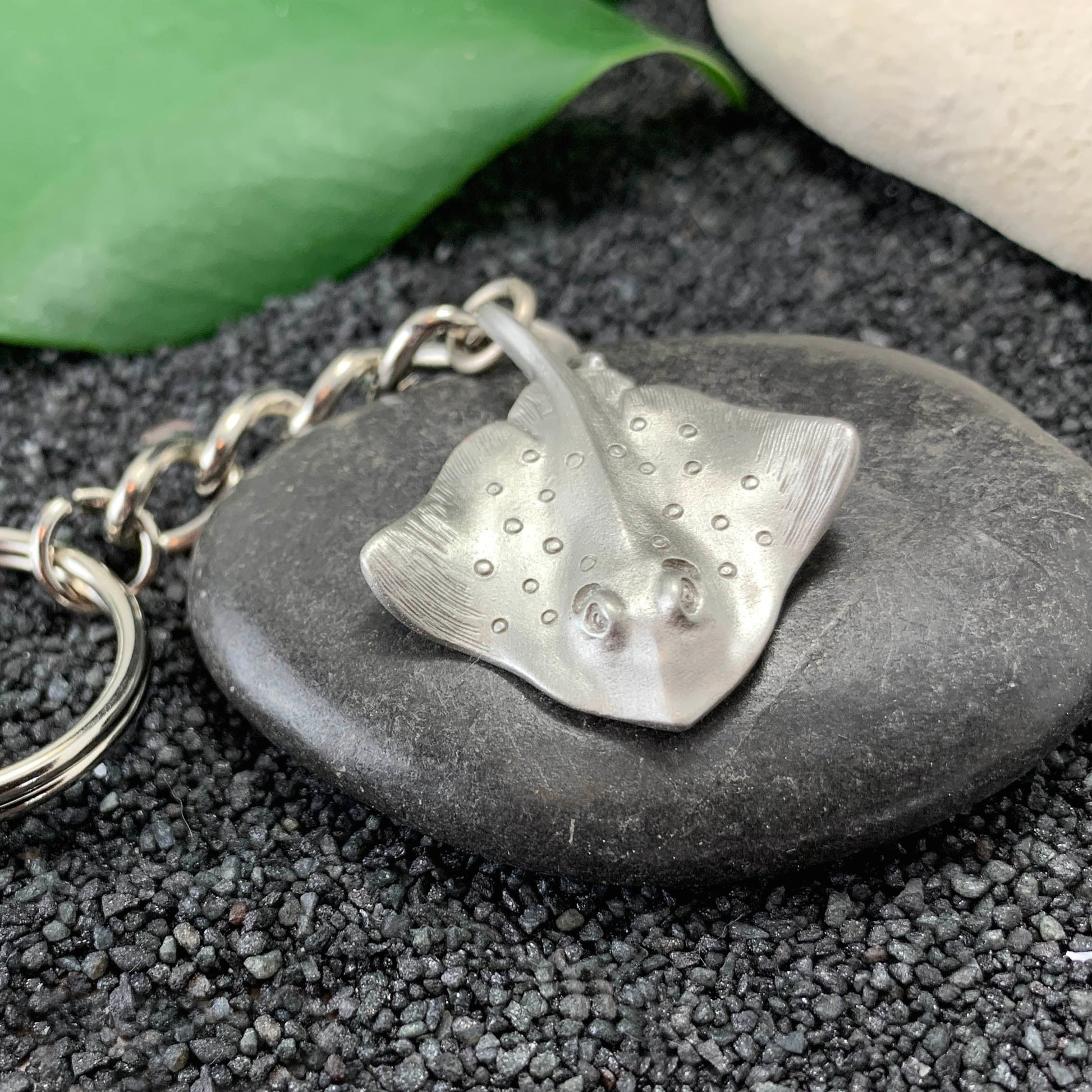 Stingray Keychain for Women and Men- Stingray Gifts for Women, Stingray Key Ring, Stingray Charm, Gifts for Scuba Divers, Sea Life Keychain - The Tool Store